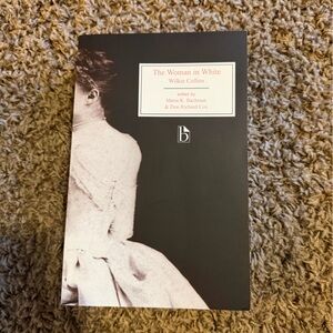 The Woman in White - White Collins Bath & Body Set